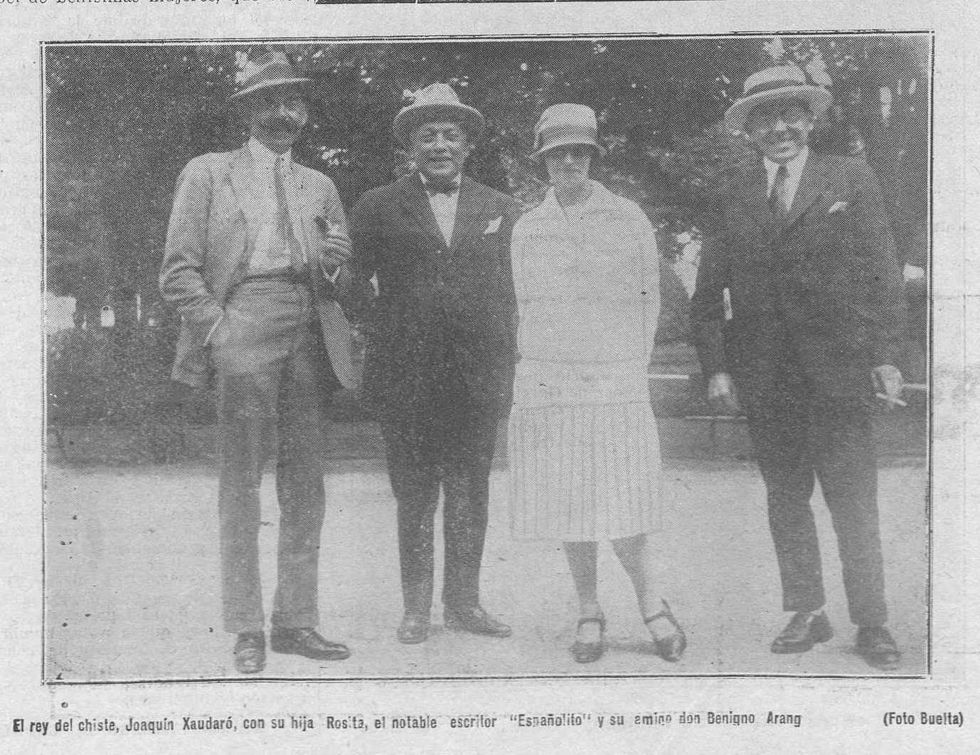 Benigno Arango, a la izquierda de la imagen, con Xaudaró, su hija y Constantino Suárez, "El Españolito". En "Región", 29 de julio de 1926.